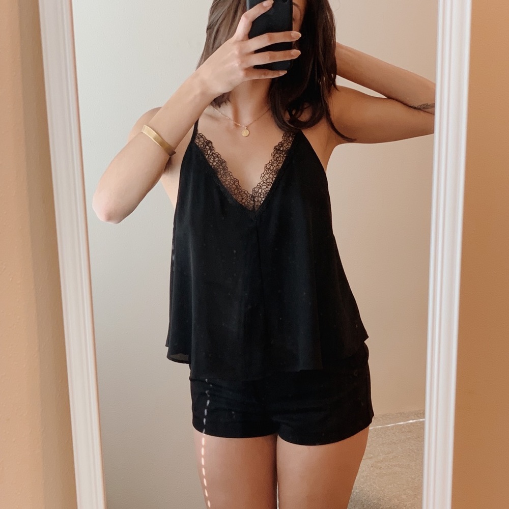 ASTR black flowy tank top